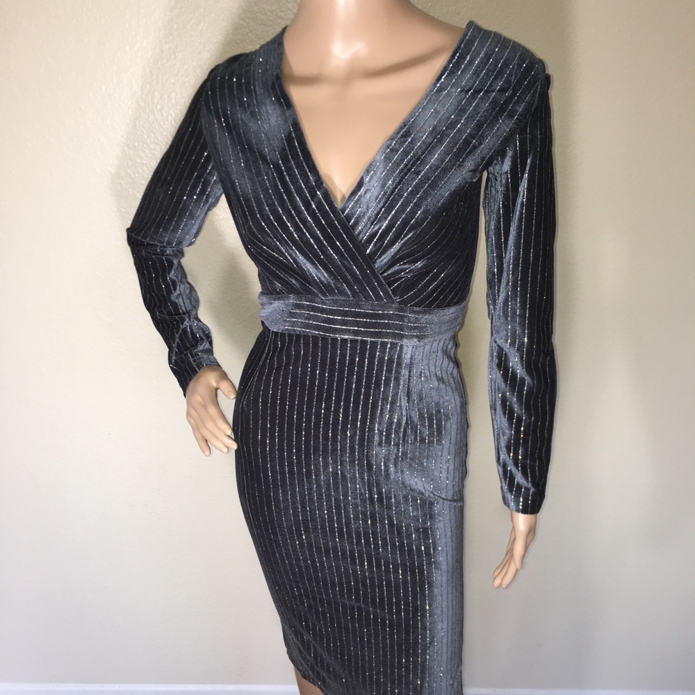 💎Host Pick x2🎉Gray Velvet Wrap Dress - Picture 2 of 11